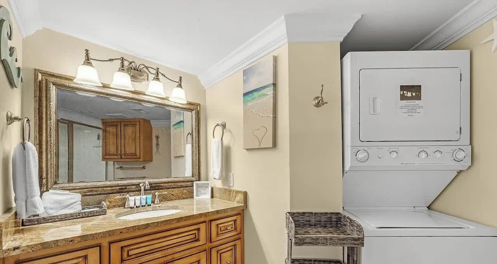 1 bed Beach Pools Waterfront Boating Palmaway
