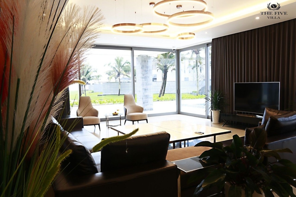 Luxury Yacht Villa