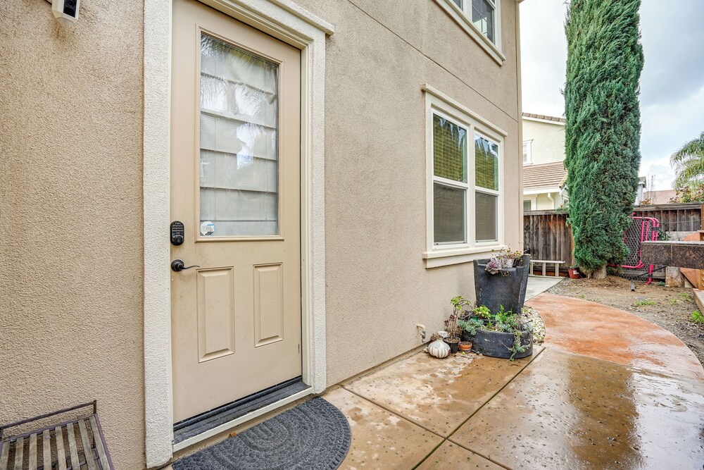 Pool & Hot Tub Access: Brentwood Getaway!