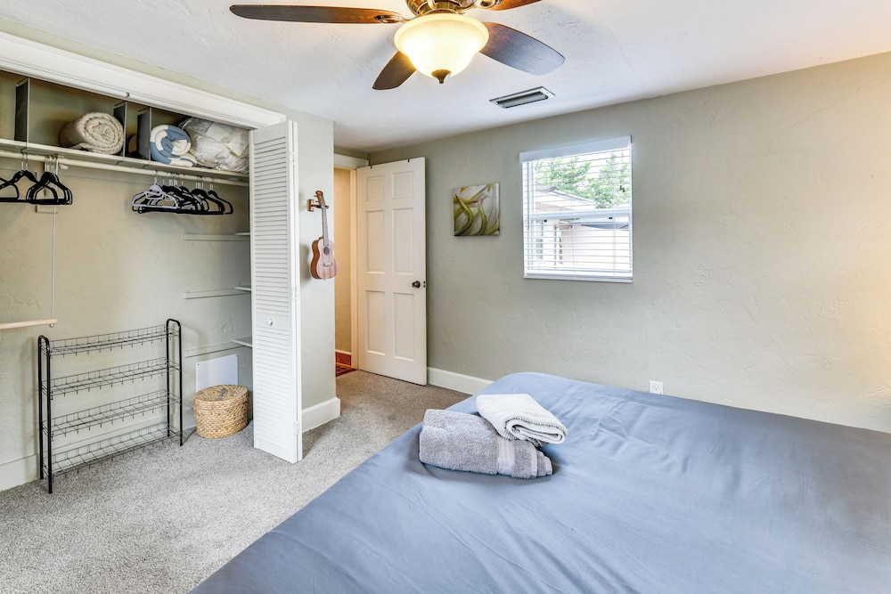 < 3 Mi to Dtwn: Pet-friendly Sarasota Stay w/ Yard