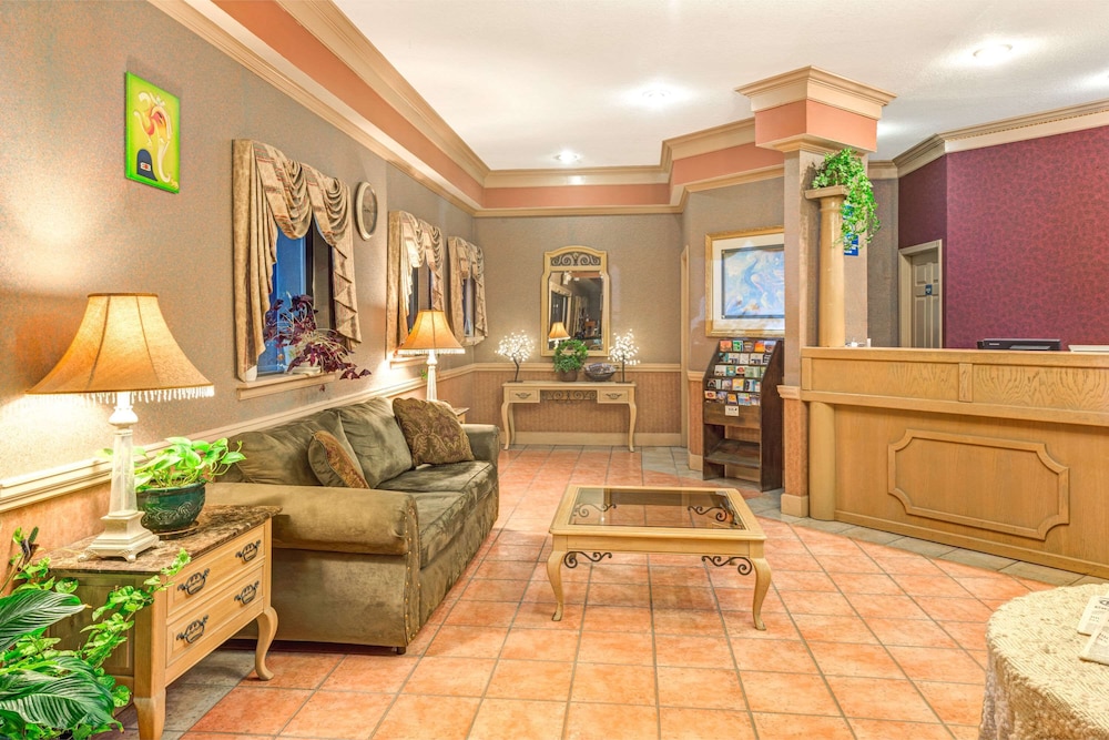 Days Inn  Suites by Wyndham Osceola AR - Property Image 3