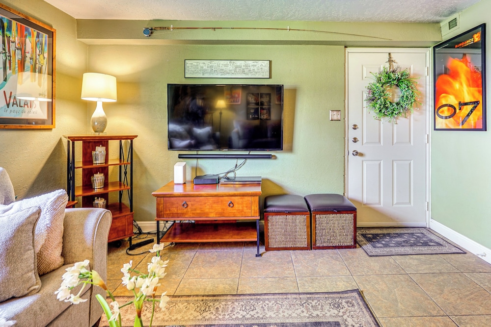 1/2 Block to Lift Bus Stop: Condo in Park City