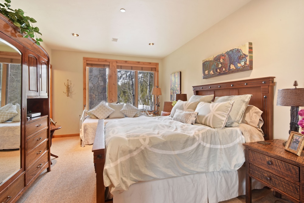 Lake Tahoe Vacations - Wulf's Lodge at Squaw Valley - Property Image 22