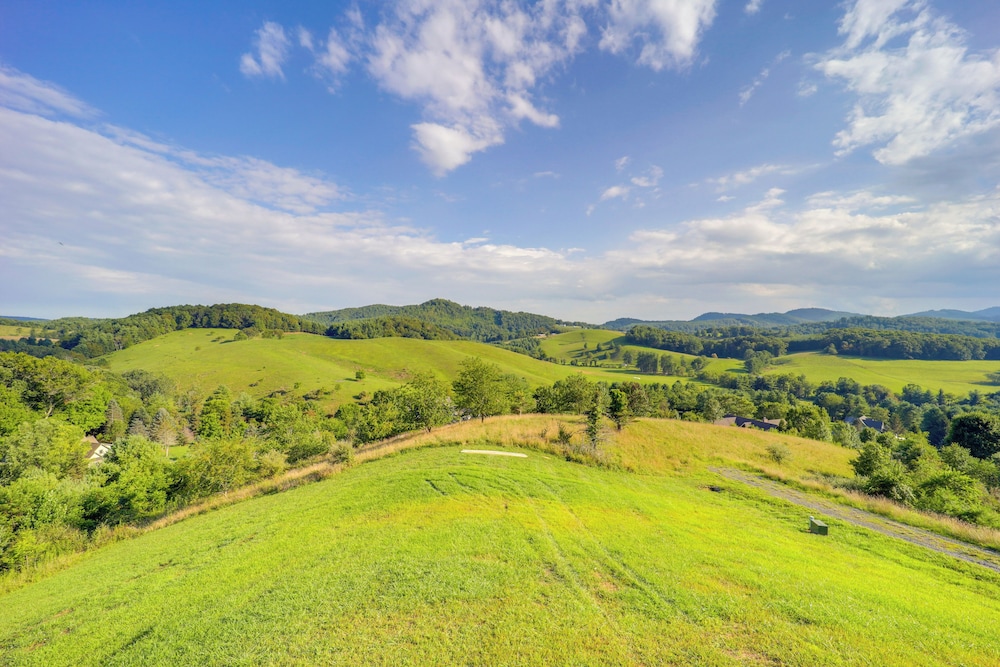 Newly Built Home w/ Panoramic Views in Jefferson!