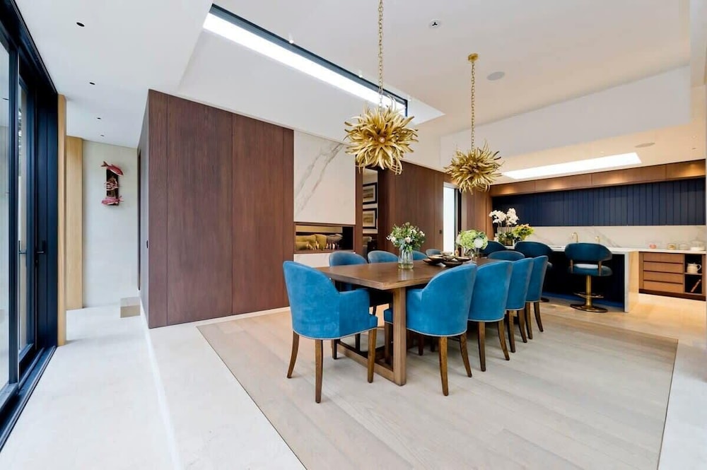 5 Bed House w/ Indoor Pool, Sauna & Private Garden - Fulham