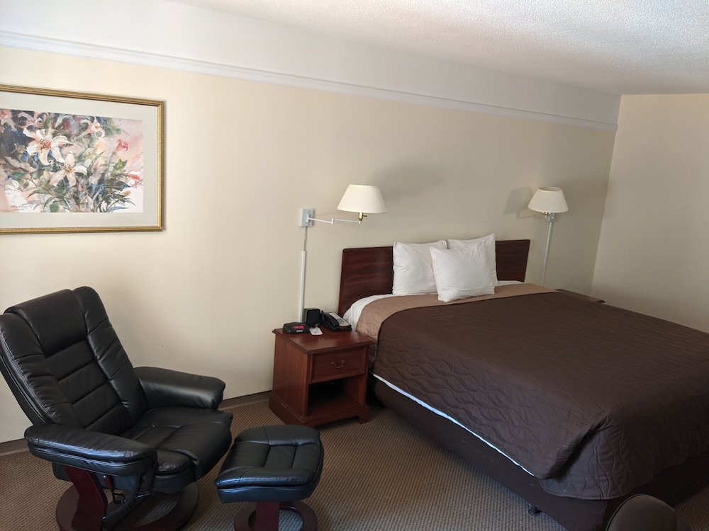 Enid Vacations - Western Inn and Suites - Property Image 7