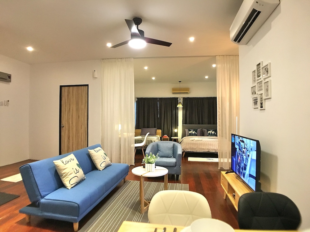 iBook7 - 2 Bedroom Gurney Studio Suite by iBook Homestay