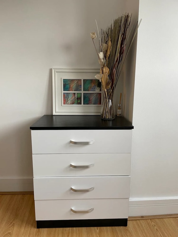 Sleek & Cosy 1BD Flat - Mile End