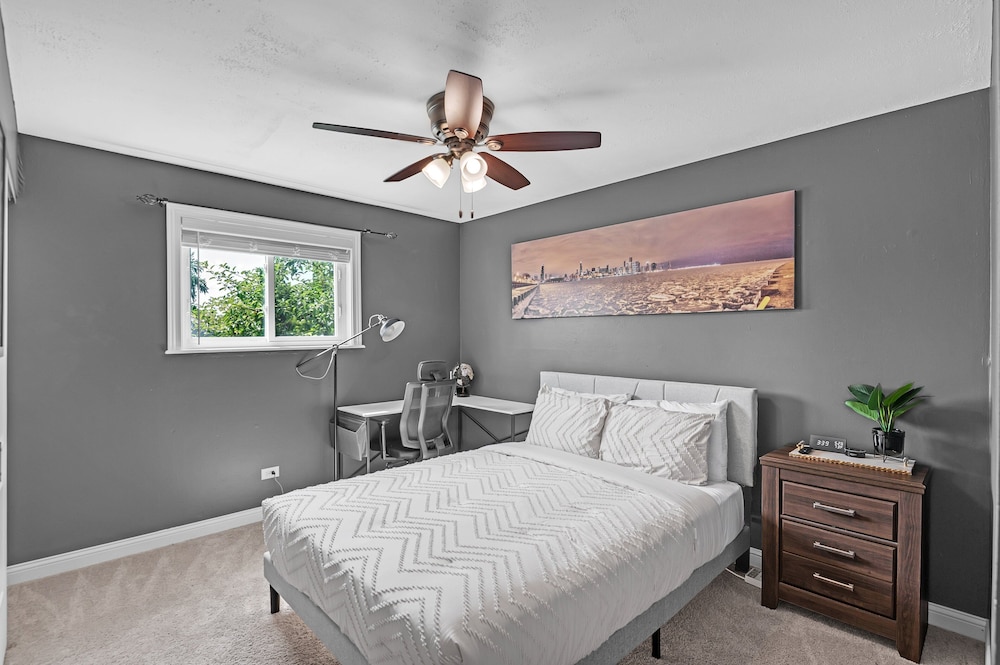Modern Retreat With Private Pool & Yard 3 Bedroom Home