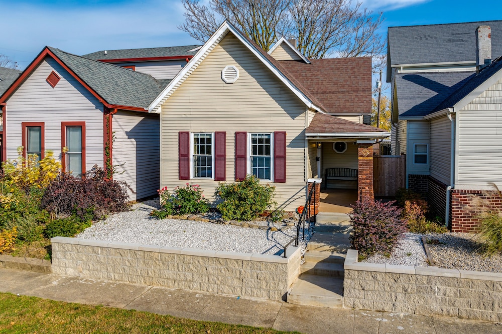 Chic Indianapolis Home w/ Patio < 2 Mi to Downtown view 5