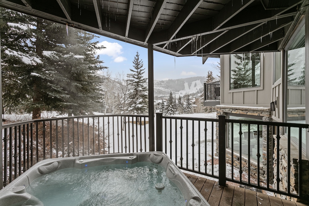 1688 - Five Bedroom with Hot Tub Pinnacle 5 Condo