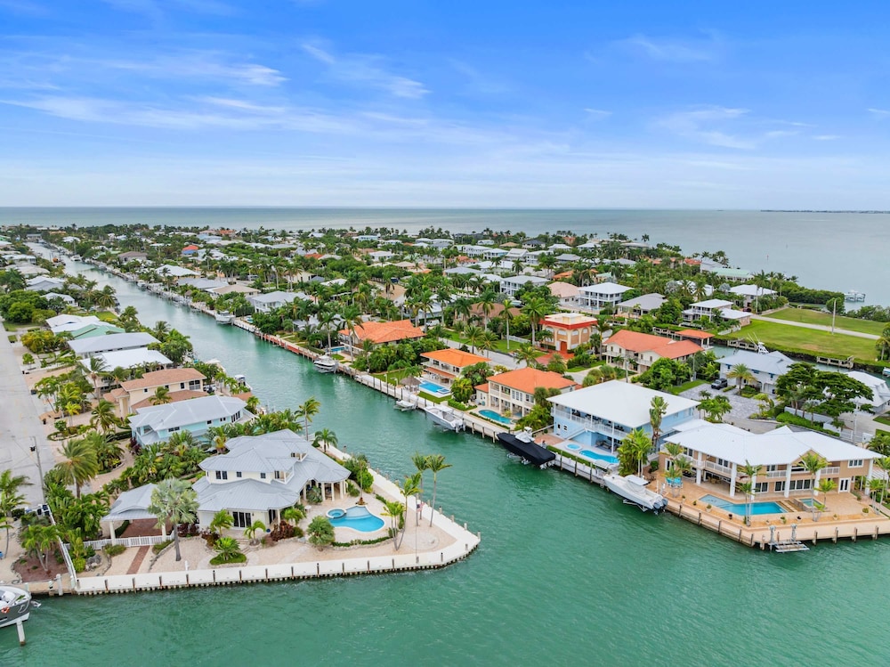 Deep Blue Waterfront Gem Pool Kayaks Dock