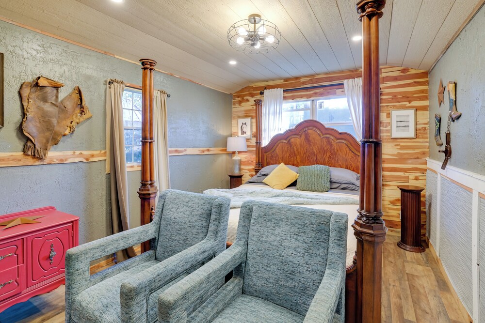 Walk to Grand Lake: Pet-friendly Grove Getaway!