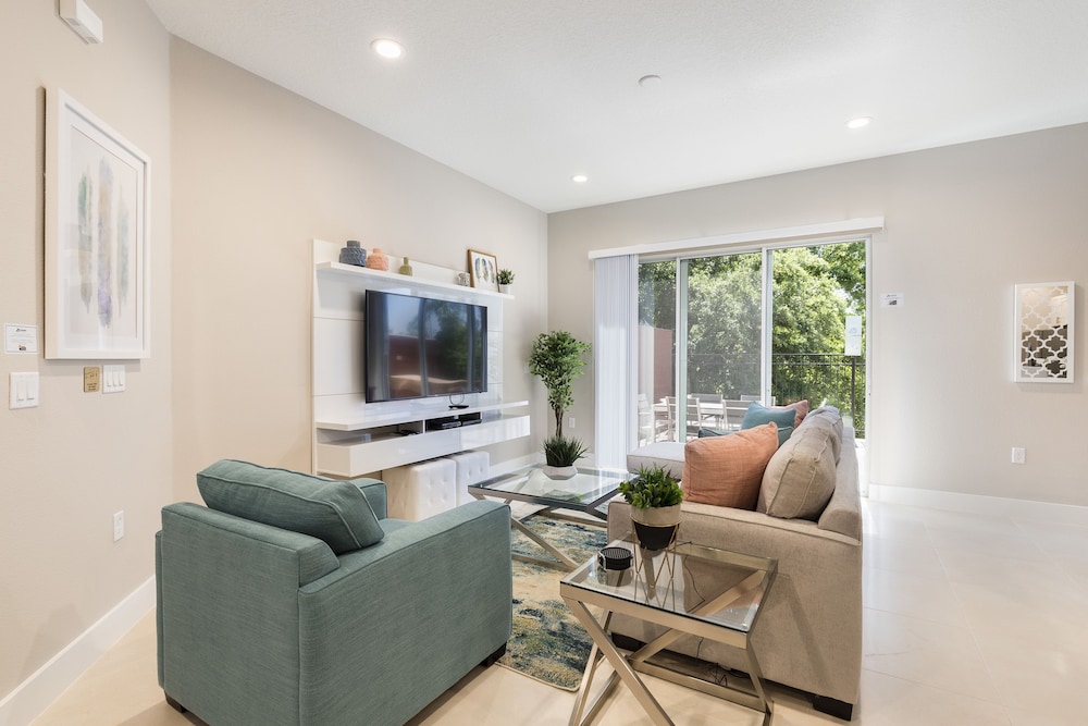 Summerville Vacation Homes by Columbia Management