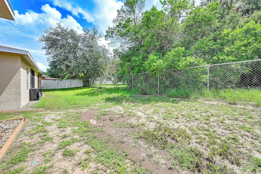 Pet-friendly Gem w/ Yard & Pool Access in Sebring