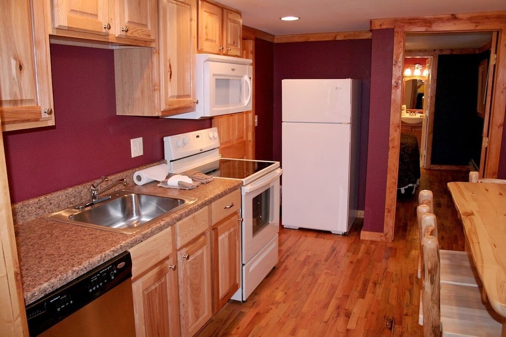 Timber Creek Chalets: 10b 1 Bedroom Chalet - Property Image 4