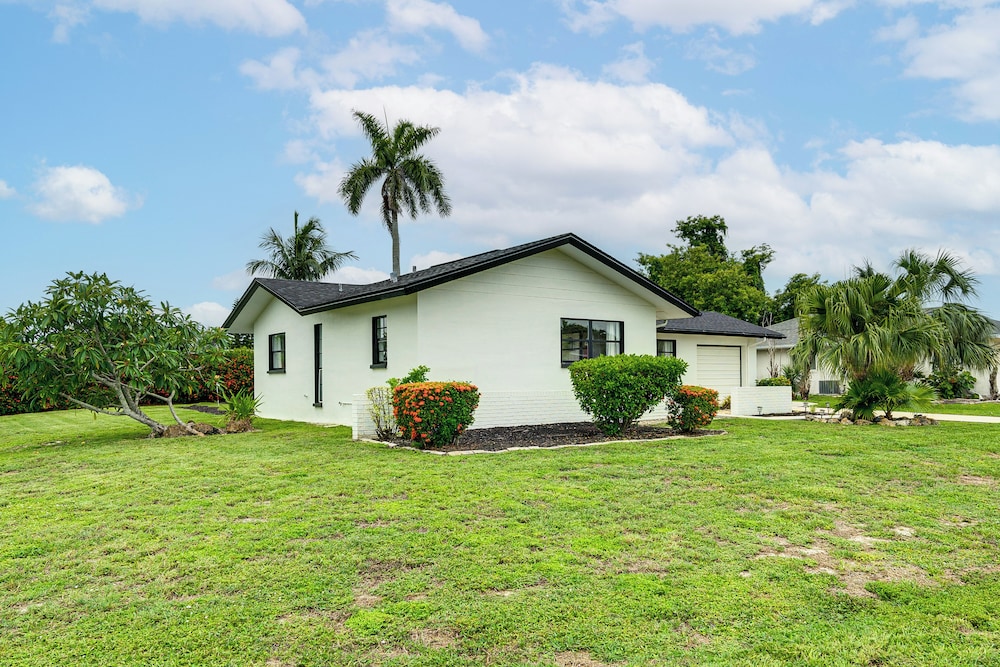 4 Mi to Dtwn Cape Coral: Home w/ Pool & Patio
