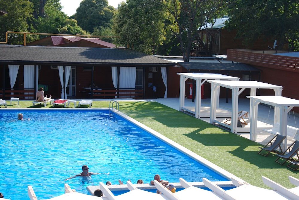 Peak Season Hotel