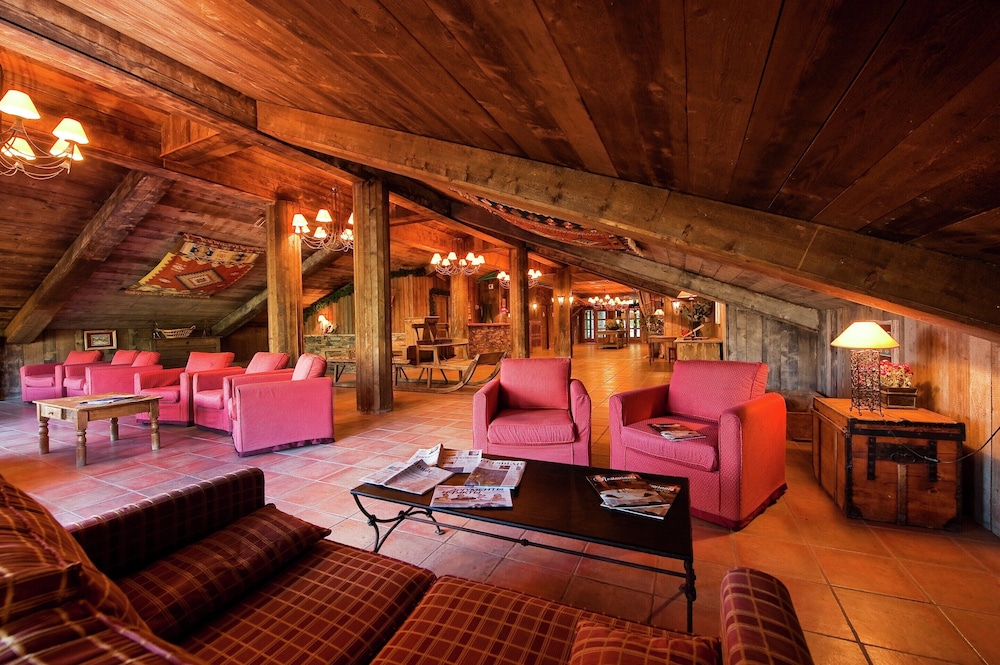 Apartment With Fireplace and Wi-fi in Arc 2000
