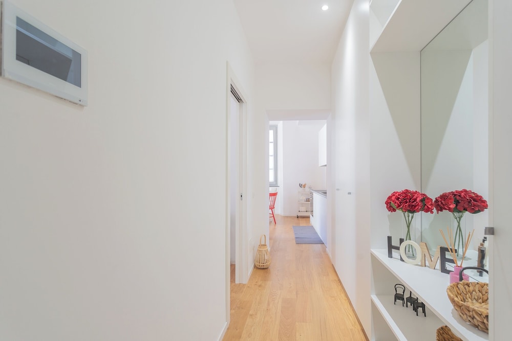 Independence Apartment With Balcony by Rent all Como
