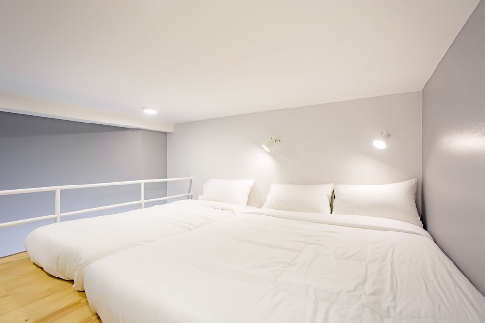 Nornyaowarat Hostel