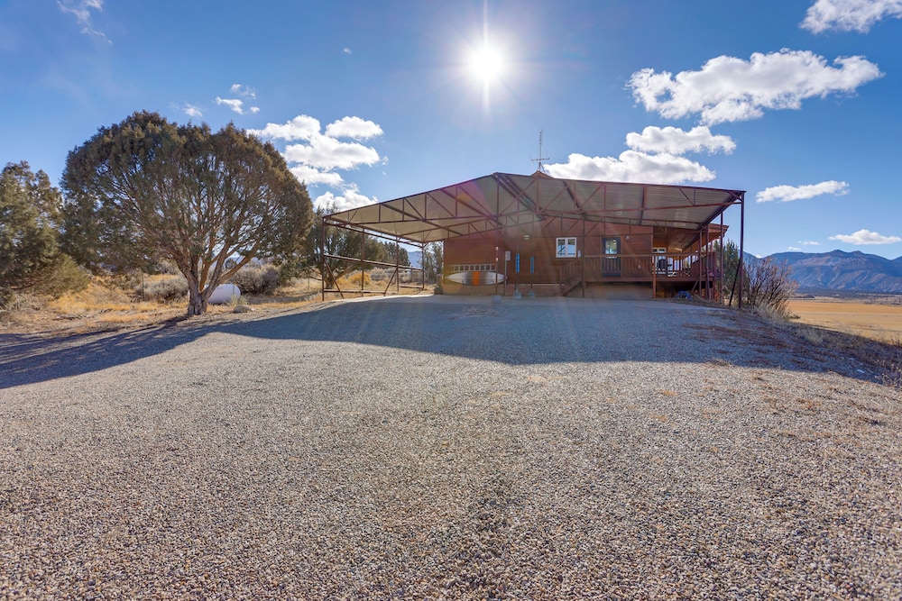 Mtn-view Escape w/ Office Space in Cortez!