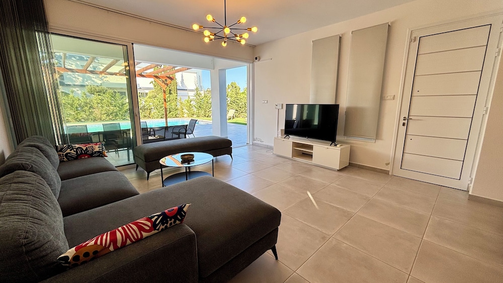 Sunrise Villa PrivatePool by TrulyCyprus