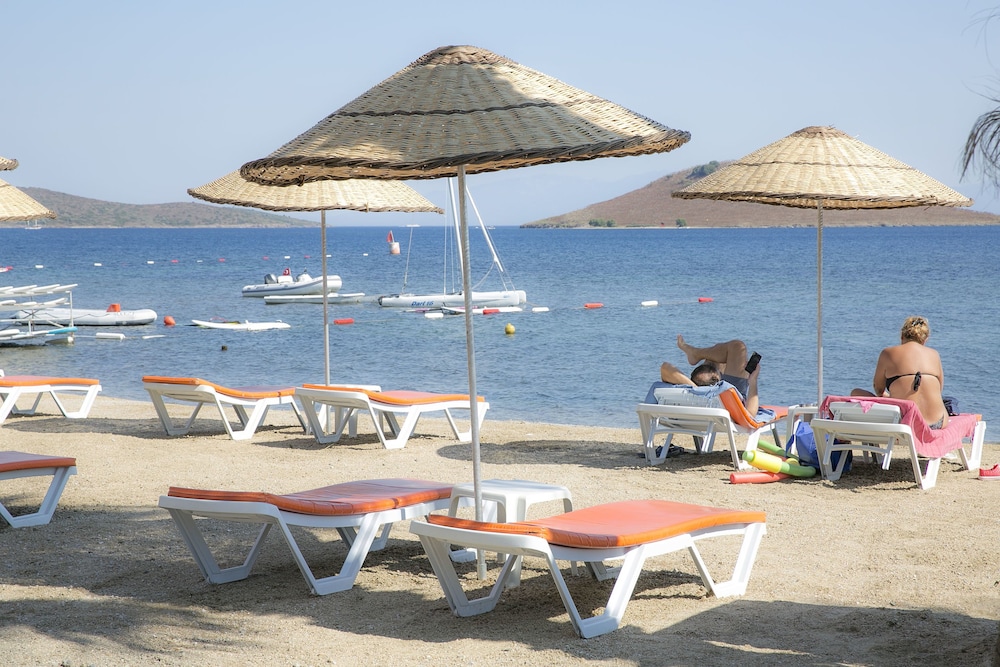 Bodrum Sea Side Beach Club Otel - Image 33