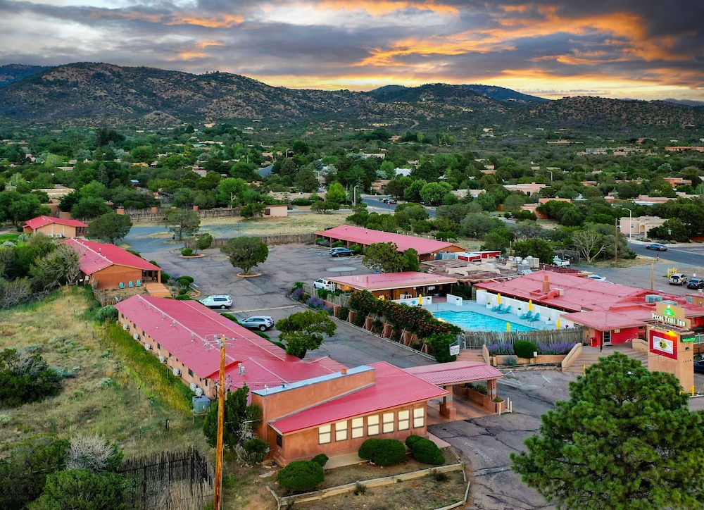 Hotel Pecos Trail Inn - Image 1