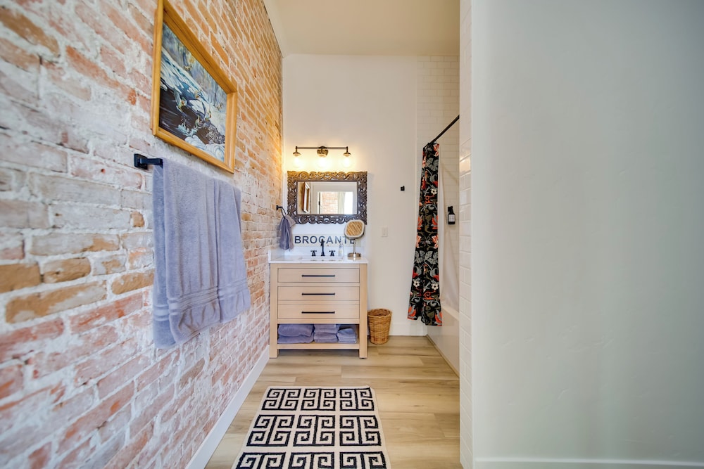 Walk to Shops & Eats: Charming Dtwn Emmett Apt!