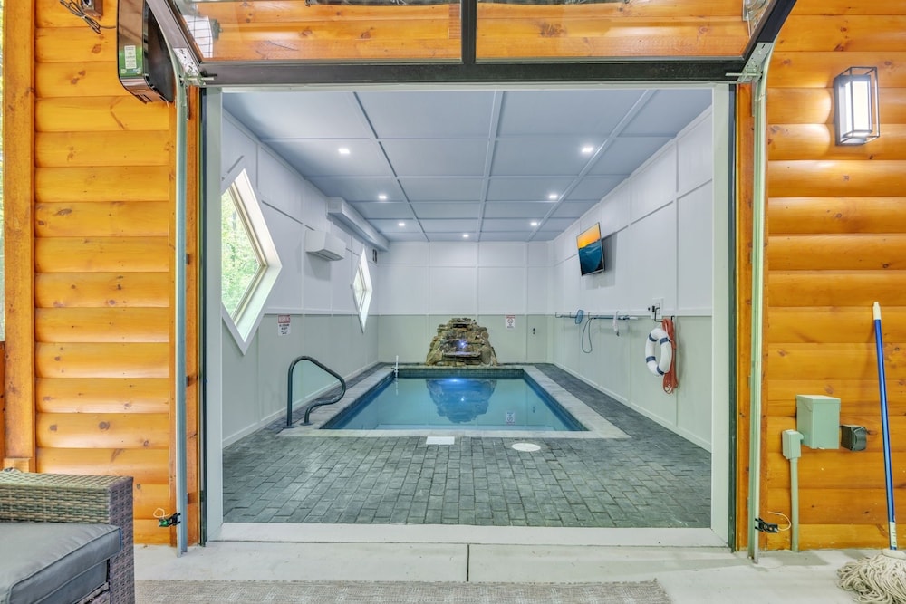 Er62 - Smoky Splash Getaway 3 Bedroom Cabin