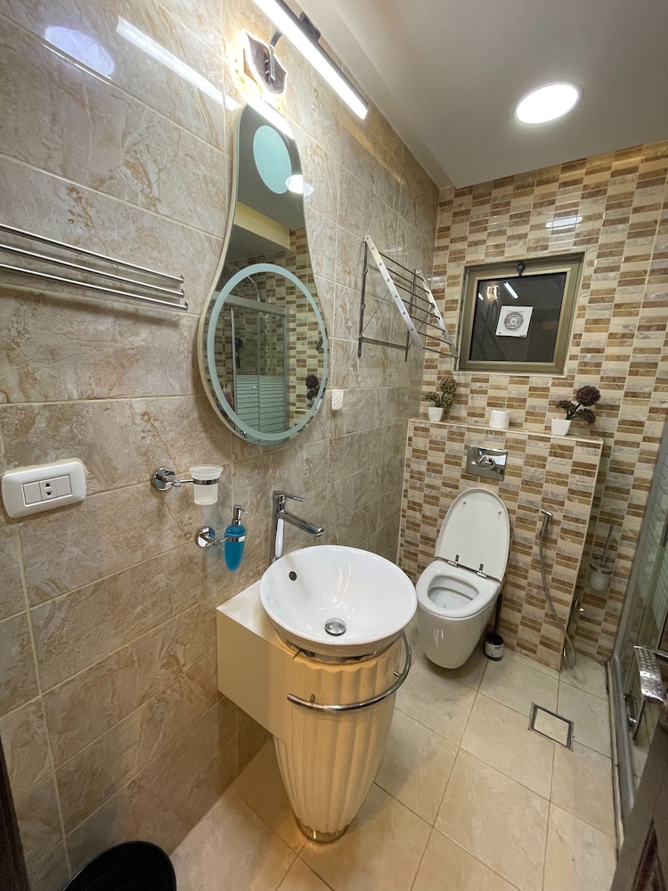 Al-burj Apart at 7th Circle 208