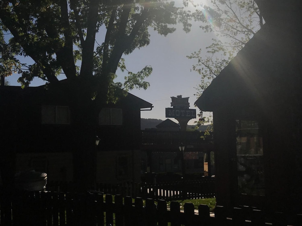 Caboose Motel