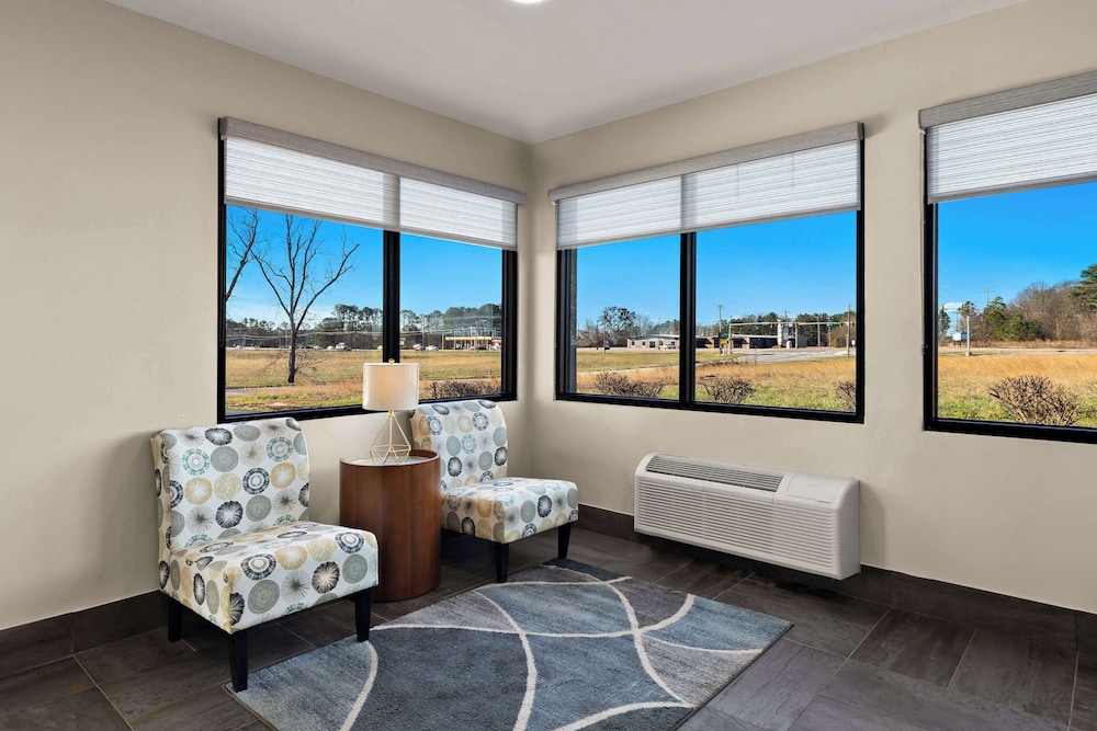 Monroe Vacations - Quality Inn - Property Image 29