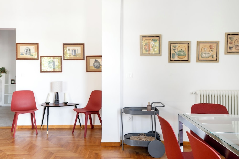 Artsi - 3BR Apt w Balcony in Athens