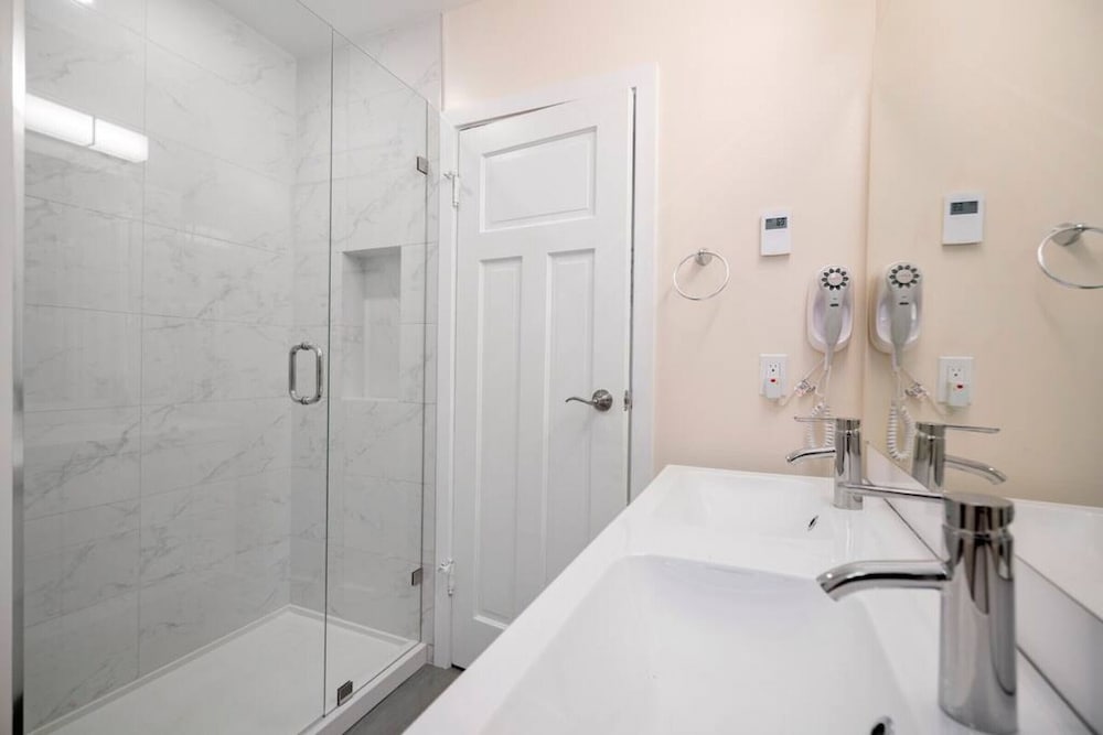 Newly Reno d 2 Bdrm Kitsilano - Centrally Located