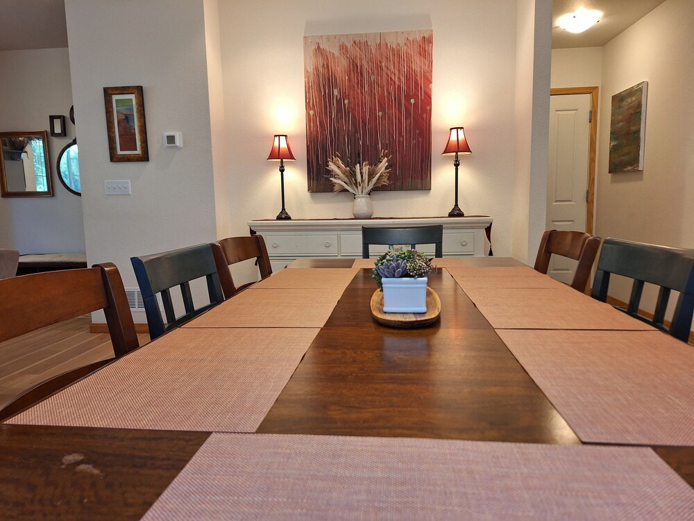 Rigden Retreat Garage, Dog Friendly, Near Trails