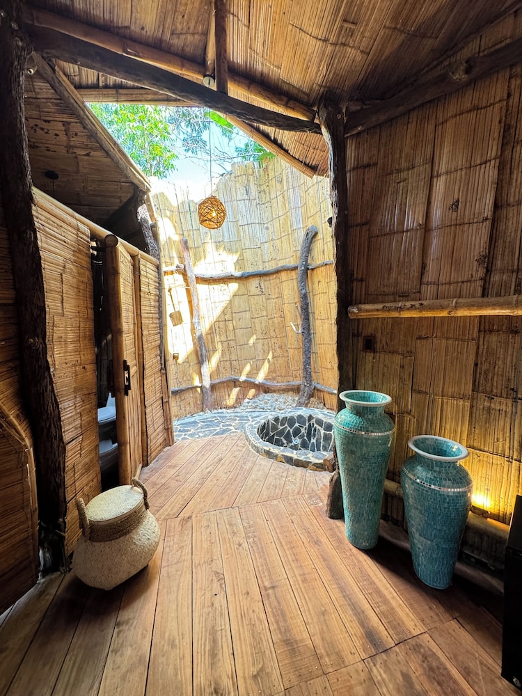 Akasha suites