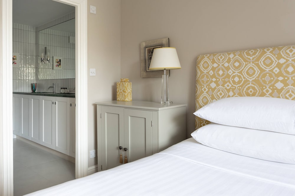 Upper Addison Gardens II by Onefinestay view 5