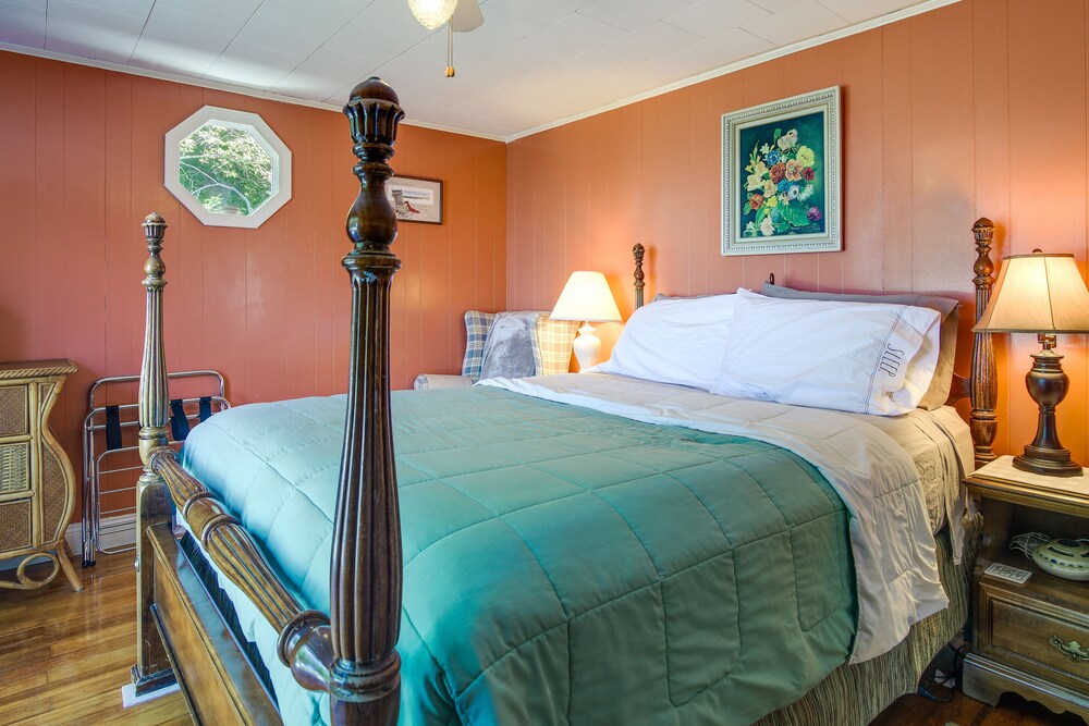 Bayfront Plymouth Gem w/ Sunroom, Steps to Shore!