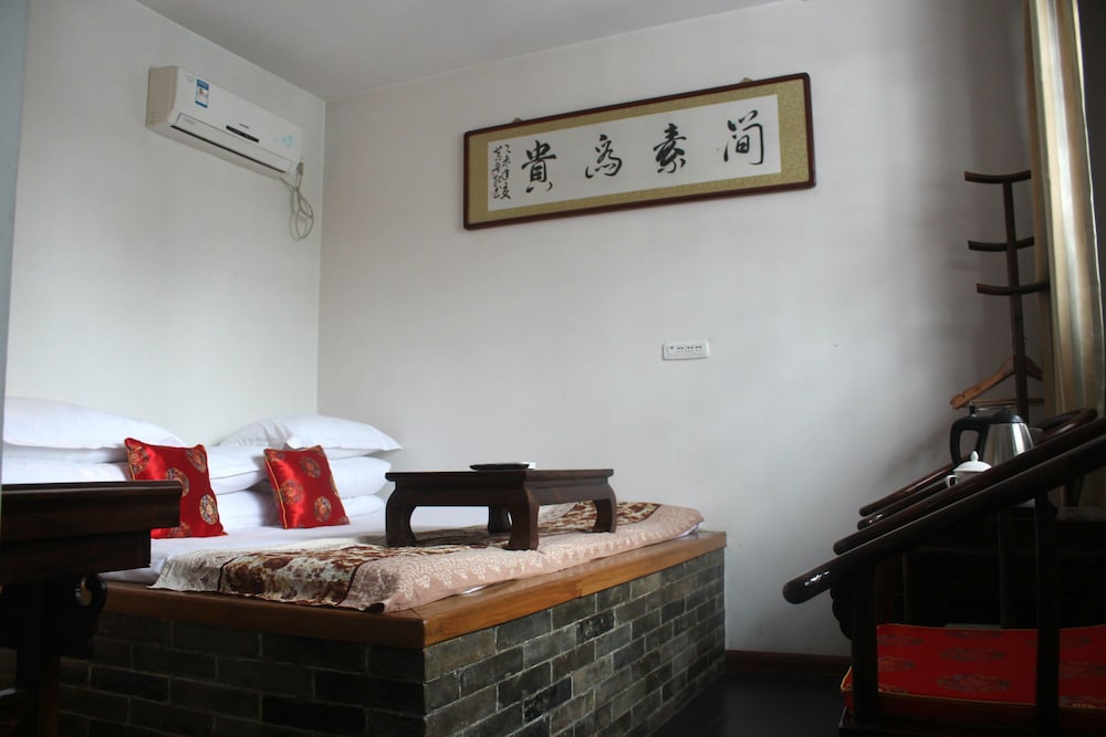 City Wall Old House.Ji Residence