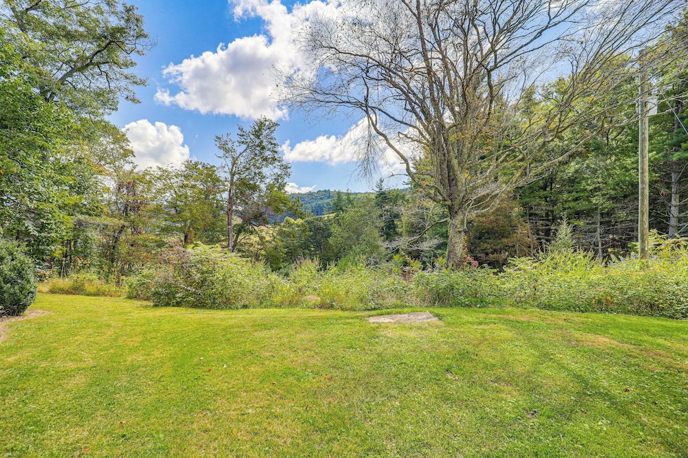 Hike & Leaf Peep! Peaceful Home in Laurel Springs