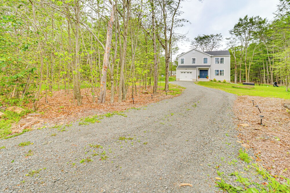 Modern Tobyhanna Retreat: 5 Mi to Lake! view 2