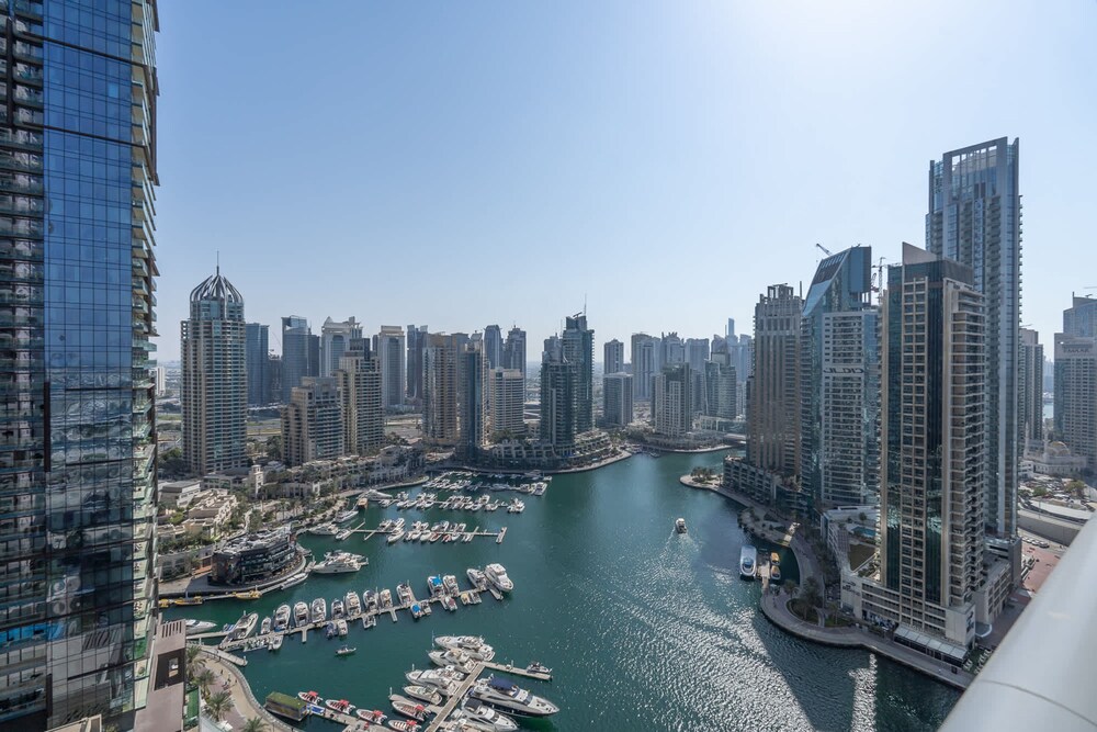 Marina Views and a 3 Bedroom Apartment in Dubai Marina