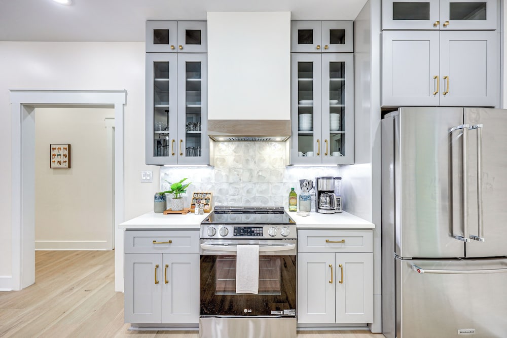 1 Mi to Dtwn: Family Home in San Antonio!