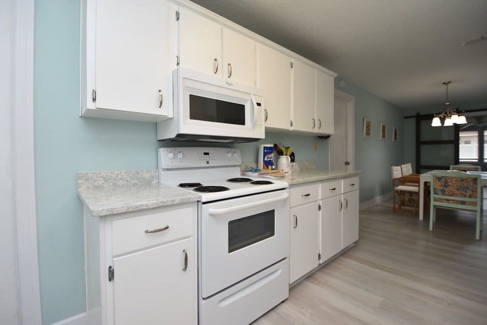 Hidden Oasis Spacious Home With Salt Water Heated Pool Hot Tub Fenced Yard Pets are Welcome