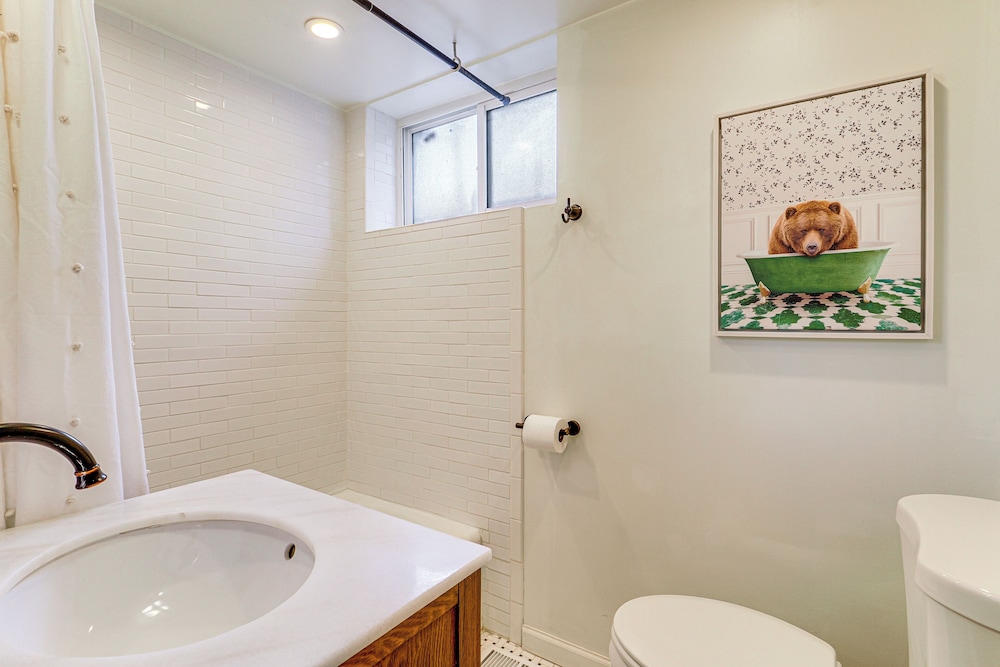5 Mi to Hogle Zoo: Modern Retreat w/ Spacious Yard, photo 24