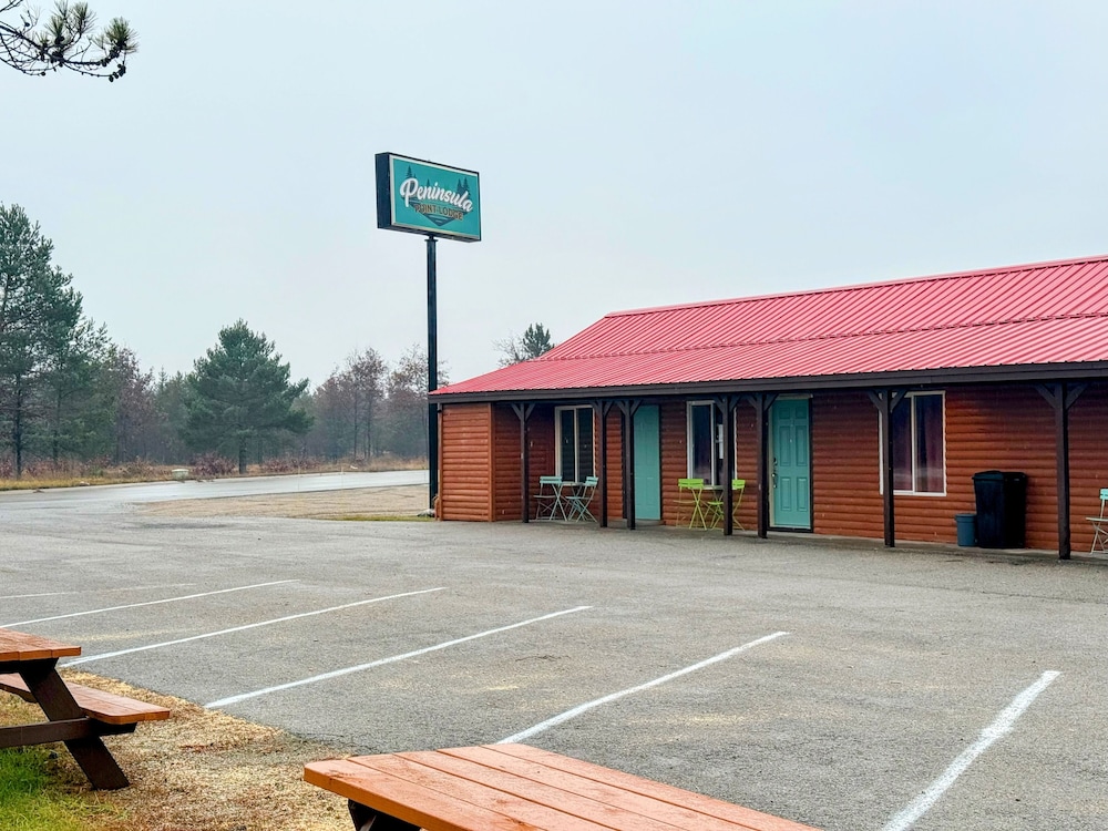 Peninsula Point Lodge