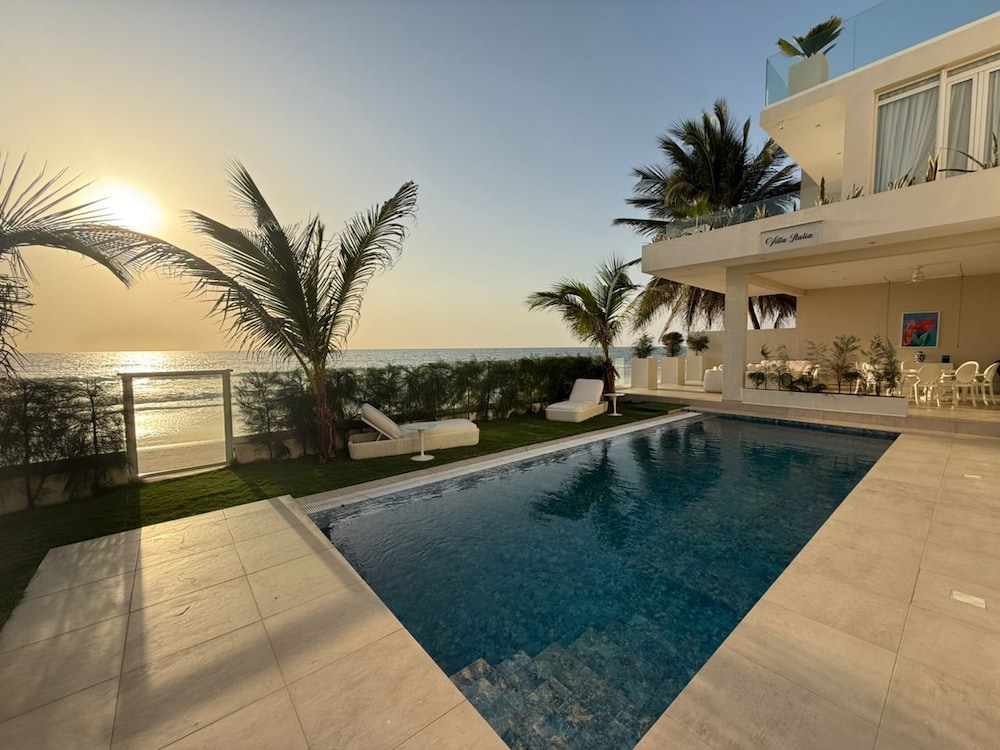 Villa Italia Somone Luxury Hotel
