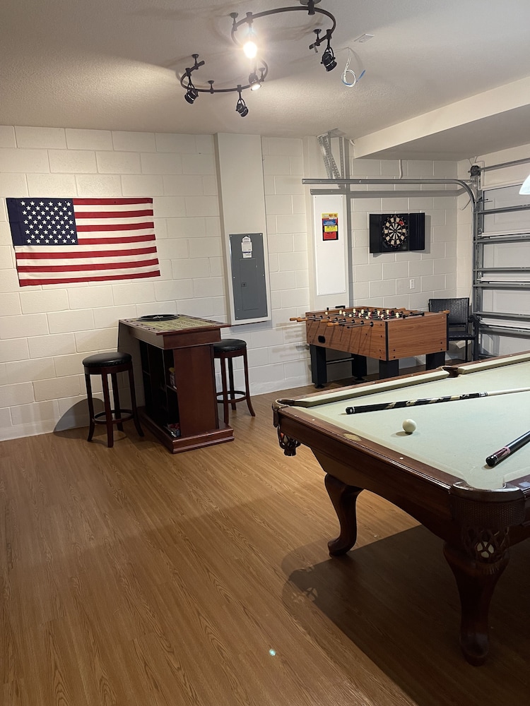 South Facing Pool, Near Disney, 5 Bed Luxury - Image 2